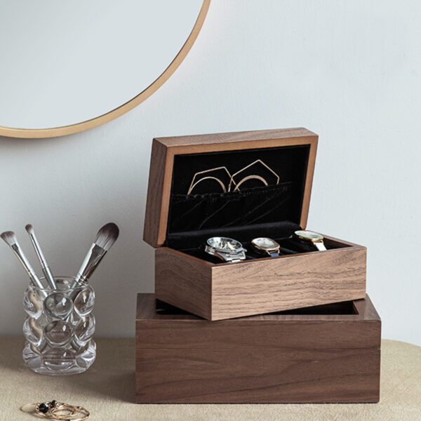 Storage box for men's precious watches